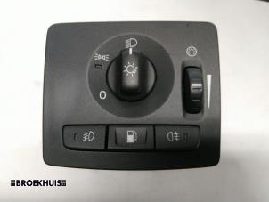 Gebruikte Schakelaar Licht Volvo V50 (MW) 2.0 D 16V Prijs € 20,00 Margeregeling aangeboden door Autobedrijf Broekhuis B.V.