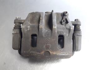 Gebruikte Remklauw (Tang) links-voor Hyundai Trajet 2.0 CRDi 16V Prijs € 15,00 Margeregeling aangeboden door Autobedrijf Broekhuis B.V.