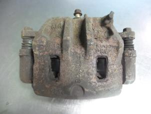 Gebruikte Remklauw (Tang) links-voor Hyundai Trajet 2.0 16V Prijs € 15,00 Margeregeling aangeboden door Autobedrijf Broekhuis B.V.