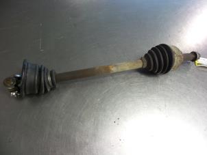 Gebruikte Homokineetas links-voor Opel Vivaro 2.0 16V Prijs € 20,00 Margeregeling aangeboden door Autobedrijf Broekhuis B.V.