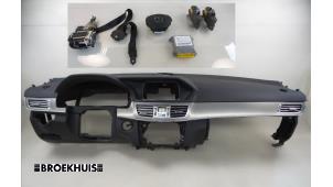 Gebruikte Airbag set + dashboard Mercedes E (W212) E-200 CDI 16V BlueEfficiency,BlueTEC Prijs € 500,00 Margeregeling aangeboden door Autobedrijf Broekhuis B.V.
