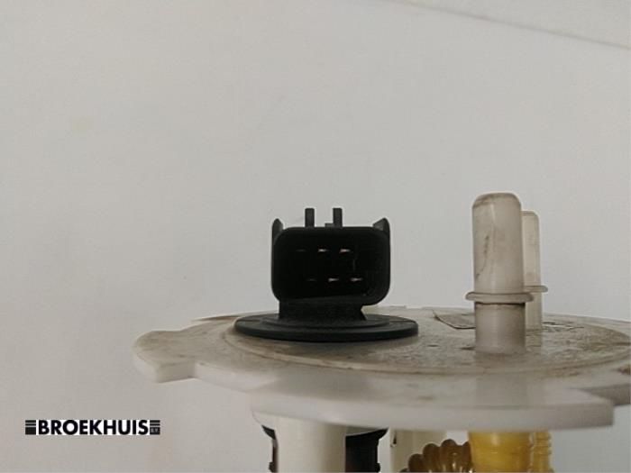 Brandstofpomp Elektrisch van een Daewoo Kalos (SF48) 1.2 2004