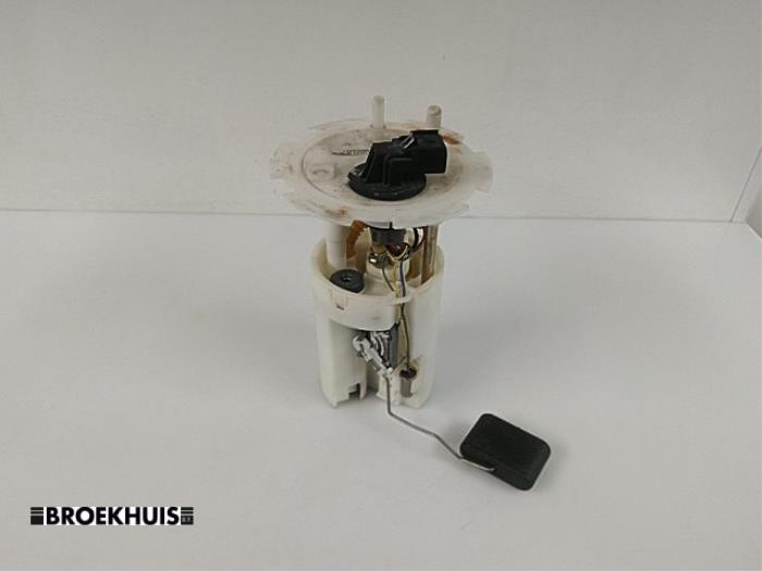 Brandstofpomp Elektrisch van een Daewoo Kalos (SF48) 1.2 2004