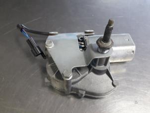 Gebruikte Ruitenwissermotor achter Opel Omega B Caravan (21/22/23) 2.0 DTi 16V Prijs € 20,00 Margeregeling aangeboden door Autobedrijf Broekhuis B.V.