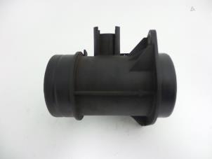 Gebruikte Luchtmassameter Opel Omega B Caravan (21/22/23) 2.5 TD Prijs € 20,00 Margeregeling aangeboden door Autobedrijf Broekhuis B.V.