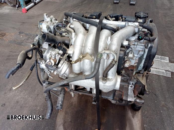Motor van een Mitsubishi Carisma 1.8 GDI 16V 1998