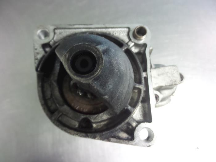 Startmotor van een Alfa Romeo 147 (937) 1.9 JTD 115 2003