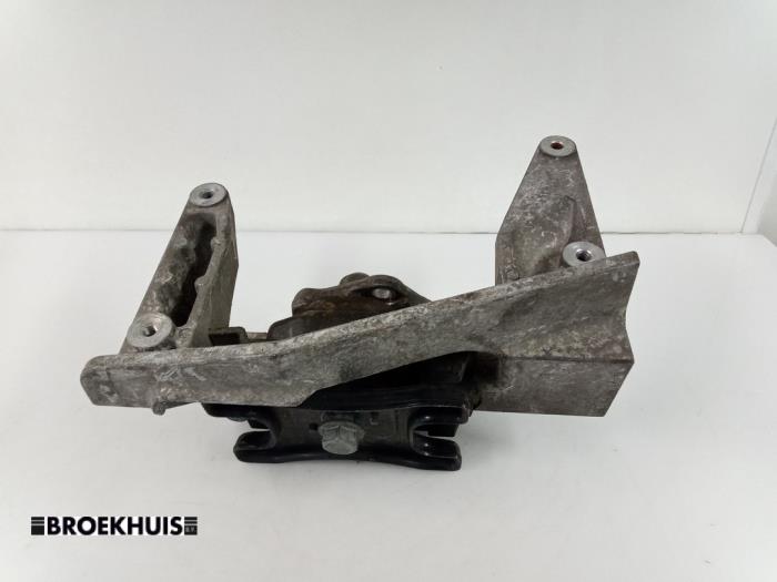 Gebruikte Motorsteun Mercedes V (638.2) V-220 2.2 CDI 16V Prijs € 24,20 Inclusief btw aangeboden door Autobedrijf Broekhuis B.V.