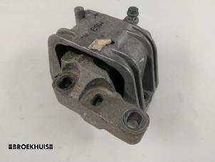 Gebruikte Motorrubber Volkswagen Passat (3C2) 2.0 FSI 16V Prijs € 15,00 Margeregeling aangeboden door Autobedrijf Broekhuis B.V.
