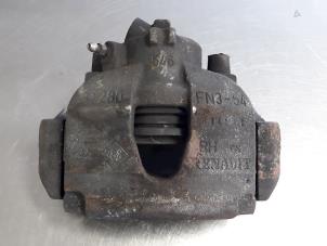 Gebruikte Remklauw (Tang) links-voor Renault Scénic II (JM) 1.5 dCi 105 FAP Prijs € 15,00 Margeregeling aangeboden door Autobedrijf Broekhuis B.V.