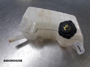 Gebruikte Expansievat Renault Scénic II (JM) 1.5 dCi 105 Prijs € 15,00 Margeregeling aangeboden door Autobedrijf Broekhuis B.V.