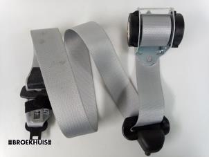 Gebruikte Veiligheidsgordel midden-achter Opel Agila (A) 1.2 16V Prijs € 15,00 Margeregeling aangeboden door Autobedrijf Broekhuis B.V.