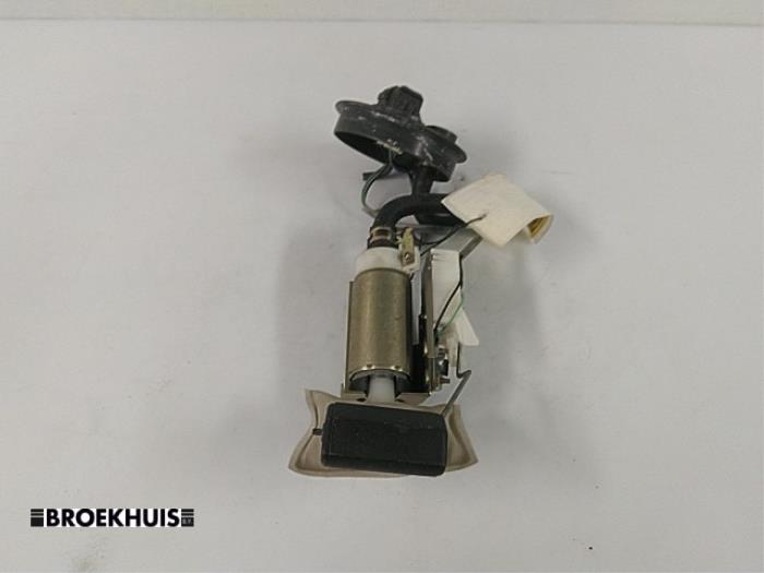 Gebruikte Tank element Pomp Hyundai Lantra/Elantra II Wagon 1.5 GL,GLS 12V Prijs € 20,00 Margeregeling aangeboden door Autobedrijf Broekhuis B.V.