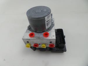 Gebruikte ABS Pomp Fiat 500 (312) 0.9 TwinAir 60 Prijs € 75,00 Margeregeling aangeboden door Autobedrijf Broekhuis B.V.