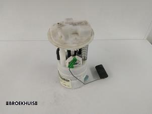 Gebruikte Tank element Pomp Renault Twingo II (CN) 1.2 16V Prijs € 25,00 Margeregeling aangeboden door Autobedrijf Broekhuis B.V.