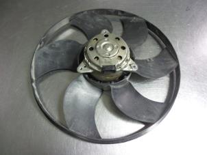 Gebruikte Koelvin Motor Renault Grand Scénic II (JM) 1.9 dCi 110 Prijs € 30,00 Margeregeling aangeboden door Autobedrijf Broekhuis B.V.