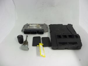 Gebruikte Inspuitcomputer Renault Scénic II (JM) 1.6 16V Prijs € 50,00 Margeregeling aangeboden door Autobedrijf Broekhuis B.V.