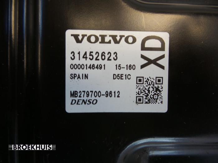 Inspuitcomputer van een Volvo V40 (MV) 2.0 D2 16V 2015