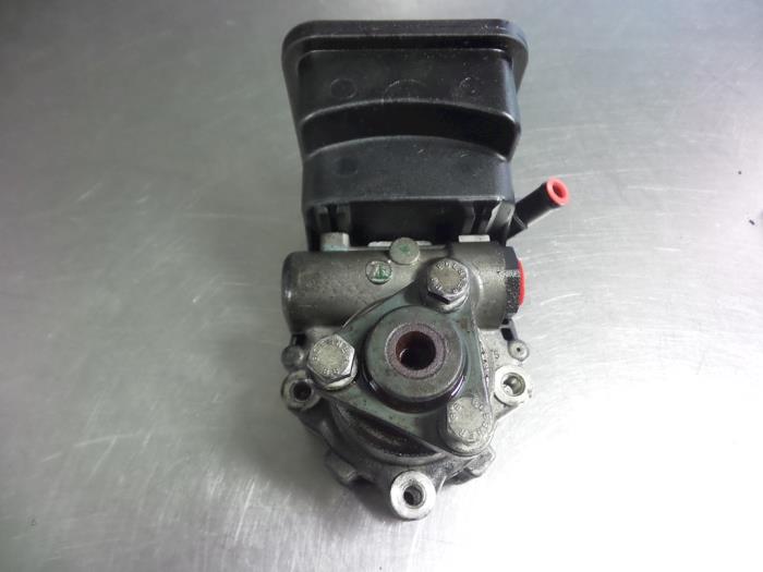 Gebruikte Servopomp BMW 3 serie (E46/4) 318d 16V Prijs € 25,00 Margeregeling aangeboden door Autobedrijf Broekhuis B.V.