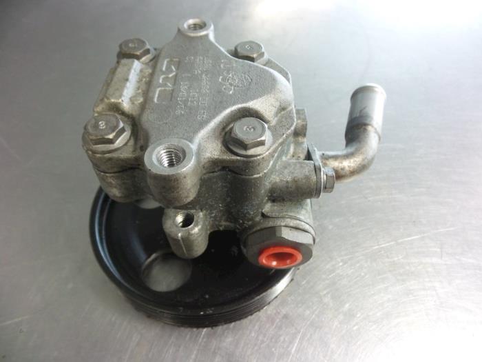 Gebruikte Pomp Servo Ford Fiesta 5 (JD/JH) 1.4 TDCi Prijs € 35,00 Margeregeling aangeboden door Autobedrijf Broekhuis B.V.
