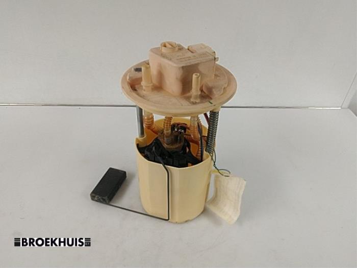 Gebruikte Tank element Pomp Fiat Grande Punto (199) 1.3 JTD Multijet 16V VGT Prijs € 25,00 Margeregeling aangeboden door Autobedrijf Broekhuis B.V.