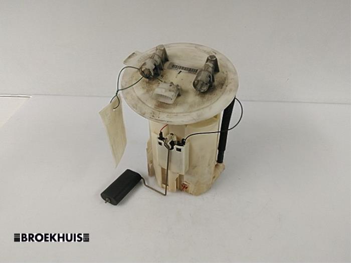 Gebruikte Tank element Pomp Opel Astra H GTC (L08) 1.9 CDTi 120 Prijs € 30,00 Margeregeling aangeboden door Autobedrijf Broekhuis B.V.