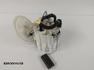 Gebruikte Tank element Pomp Opel Astra H GTC (L08) 1.6 16V Prijs € 35,00 Margeregeling aangeboden door Autobedrijf Broekhuis B.V.