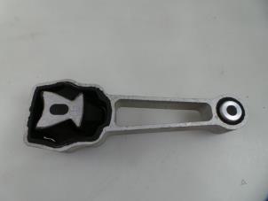 Gebruikte Motorsteun Landrover Discovery Sport (LC) 2.0 Si4 16V Prijs € 15,00 Margeregeling aangeboden door Autobedrijf Broekhuis B.V.