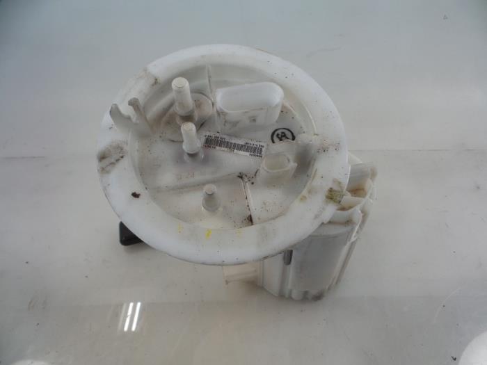 Gebruikte Tank element Pomp Audi A4 Avant (B8) 2.0 TDI 16V Prijs € 30,00 Margeregeling aangeboden door Autobedrijf Broekhuis B.V.