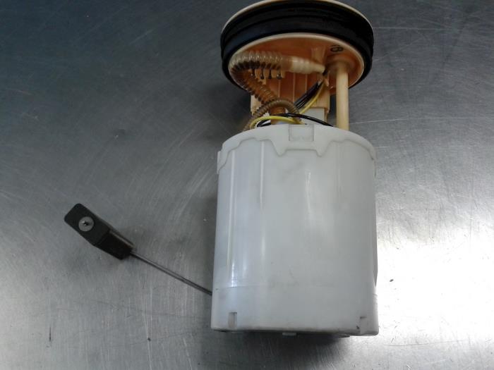 Gebruikte Tank element Pomp Skoda Fabia II Combi 1.9 TDi Prijs € 20,00 Margeregeling aangeboden door Autobedrijf Broekhuis B.V.
