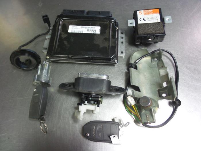 Gebruikte Inspuitcomputer Volvo V40 (VW) 2.0 16V Prijs € 50,00 Margeregeling aangeboden door Autobedrijf Broekhuis B.V.