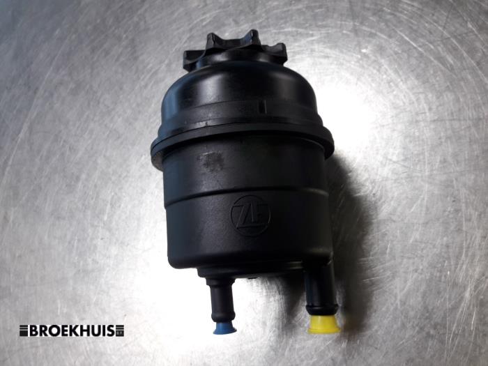 Gebruikte Servo Oliereservoir Mercedes V (638.2) V-220 2.2 CDI 16V Prijs € 12,10 Inclusief btw aangeboden door Autobedrijf Broekhuis B.V.