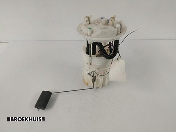 Gebruikte Tank element Pomp Renault Scénic II (JM) 1.5 dCi 105 FAP Prijs € 45,00 Margeregeling aangeboden door Autobedrijf Broekhuis B.V.
