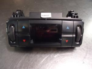 Gebruikte Display Interieur Mercedes E (W211) 2.7 E-270 CDI 20V Prijs € 15,00 Margeregeling aangeboden door Autobedrijf Broekhuis B.V.