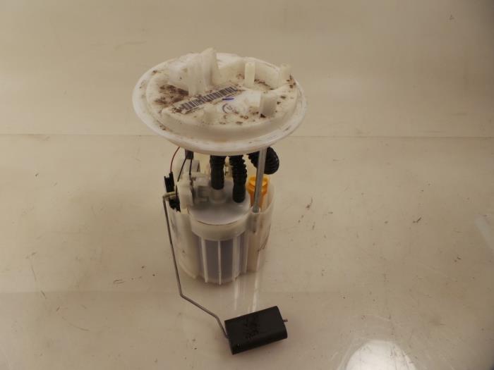 Gebruikte Tank element Pomp Opel Corsa D 1.2 16V Prijs € 15,00 Margeregeling aangeboden door Autobedrijf Broekhuis B.V.