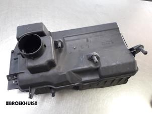 Gebruikte Luchtfilterhuis Volvo V50 (MW) 2.4 20V Prijs € 25,00 Margeregeling aangeboden door Autobedrijf Broekhuis B.V.