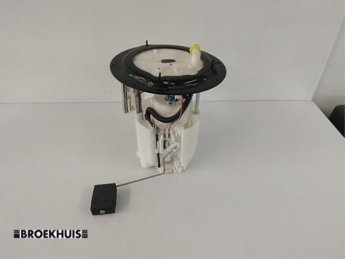 Gebruikte Tank element Pomp Mazda 5 (CR19) 1.8i 16V Prijs € 35,00 Margeregeling aangeboden door Autobedrijf Broekhuis B.V.