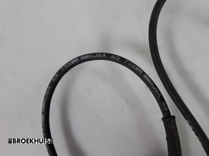 ABS Sensor van een Mazda 6 Sportbreak (GY19/89) 2.0i 16V 2003