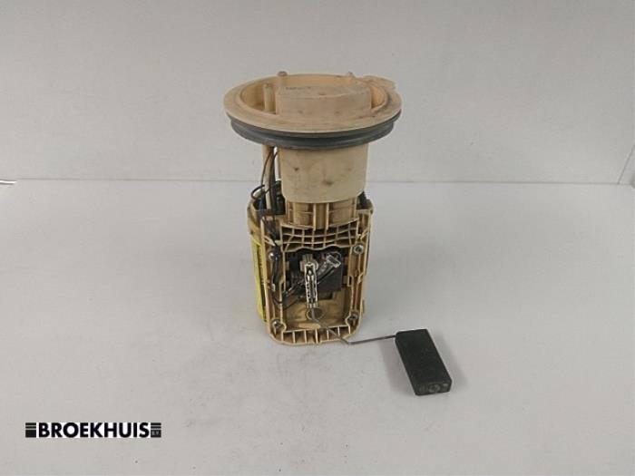 Gebruikte Tank element Pomp Skoda Octavia (1Z3) 2.0 TDI PD 16V Prijs € 22,50 Margeregeling aangeboden door Autobedrijf Broekhuis B.V.