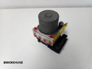 Gebruikte ABS Pomp Ford Mondeo III Wagon 2.0 TDCi 130 16V Prijs € 40,00 Margeregeling aangeboden door Autobedrijf Broekhuis B.V.