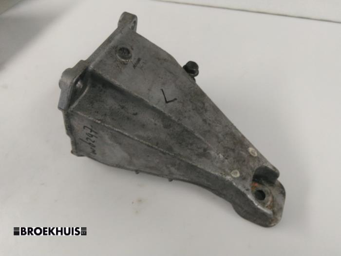 Gebruikte Motorsteun Suzuki Grand Vitara I (FT/GT/HT) 2.0 16V Prijs € 15,00 Margeregeling aangeboden door Autobedrijf Broekhuis B.V.