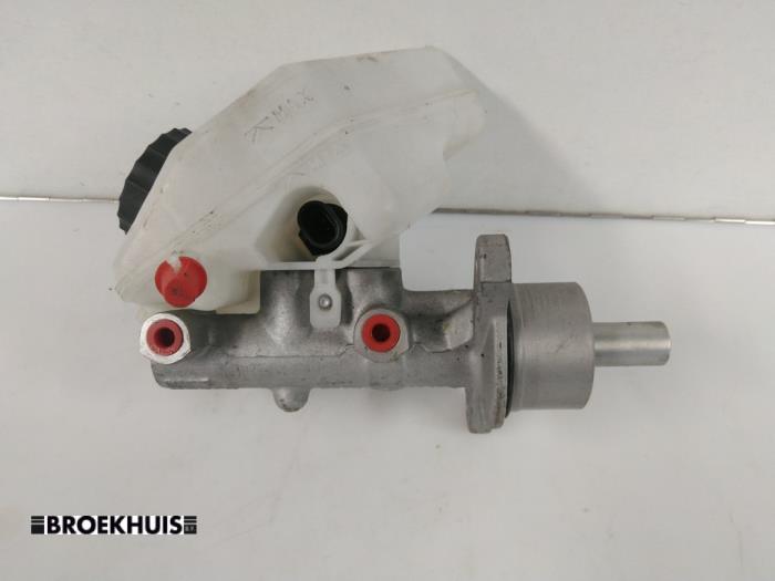 Gebruikte Hoofdremcilinder Opel Corsa C (F08/68) 1.3 CDTi 16V Prijs € 20,00 Margeregeling aangeboden door Autobedrijf Broekhuis B.V.