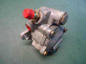 Gebruikte Pomp Servo Fiat Ducato (243/244/245/247) 2.8 JTD VGT Prijs € 84,70 Inclusief btw aangeboden door Autobedrijf Broekhuis B.V.