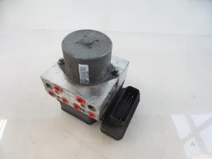 Gebruikte ABS Pomp Lancia Delta (844) 2.0 D Multijet 16V 165 Prijs € 50,00 Margeregeling aangeboden door Autobedrijf Broekhuis B.V.