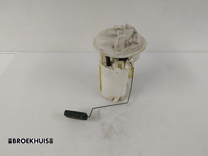 Gebruikte Tank element Pomp Renault Clio II (BB/CB) 1.2 16V Prijs € 25,00 Margeregeling aangeboden door Autobedrijf Broekhuis B.V.