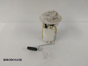 Gebruikte Tank element Pomp Renault Clio II (BB/CB) 1.2 16V Prijs € 25,00 Margeregeling aangeboden door Autobedrijf Broekhuis B.V.