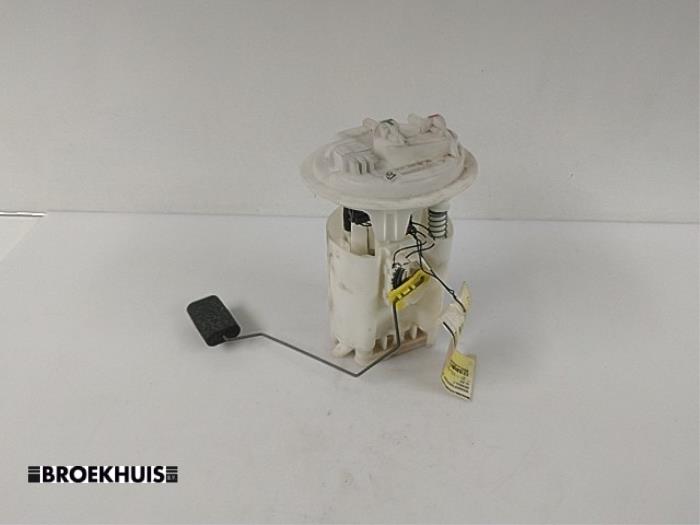 Gebruikte Tank element Pomp Renault Clio II (BB/CB) 1.2 Prijs € 25,00 Margeregeling aangeboden door Autobedrijf Broekhuis B.V.