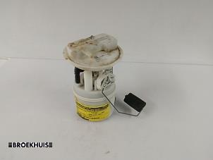 Gebruikte Tank element Pomp Renault Clio II (BB/CB) 1.2 16V Prijs € 20,00 Margeregeling aangeboden door Autobedrijf Broekhuis B.V.