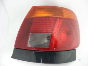 Gebruikte Achterlicht rechts Audi A4 (B5) 1.6 Prijs € 25,00 Margeregeling aangeboden door Autobedrijf Broekhuis B.V.
