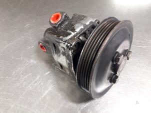 Gebruikte Pomp Servo Opel Omega B Caravan (21/22/23) 2.5 TD Prijs € 20,00 Margeregeling aangeboden door Autobedrijf Broekhuis B.V.